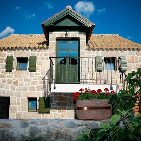 Сasa de vacaciones House With A Parking Space Starigrad, Paklenica - 25410 Starigrad Paklenica