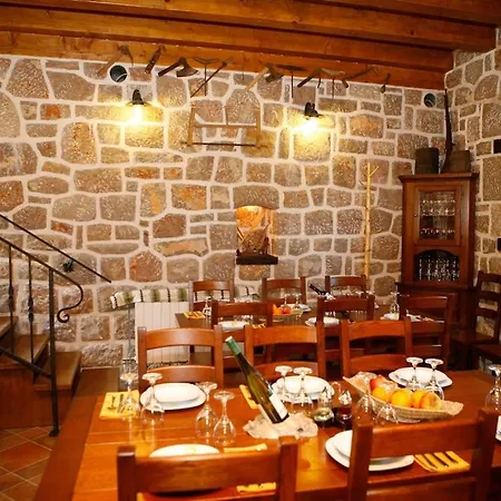 Сasa de vacaciones House With A Parking Space Starigrad, Paklenica - 25410
